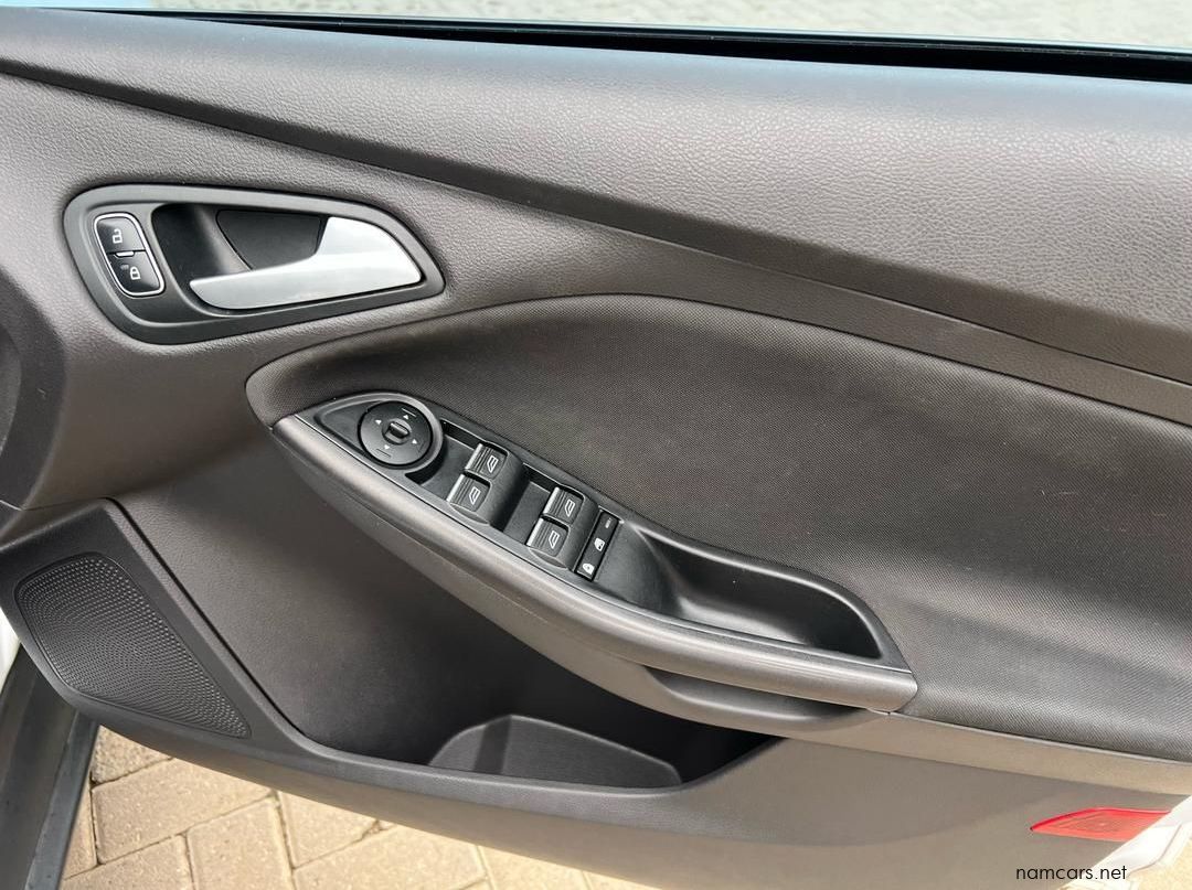 2015 Ford Focus 1.0 ECOBOOST TREND pictures