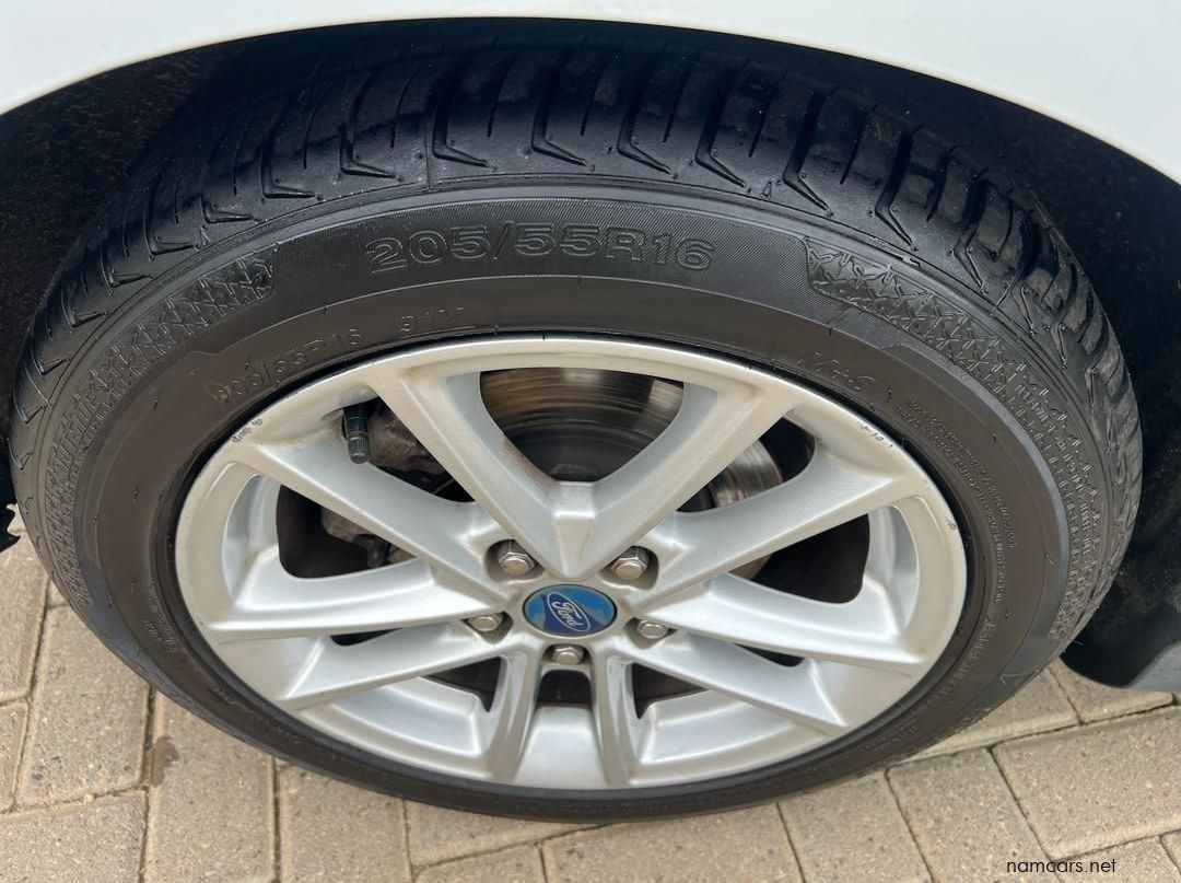 2015 Ford Focus 1.0 ECOBOOST TREND pictures