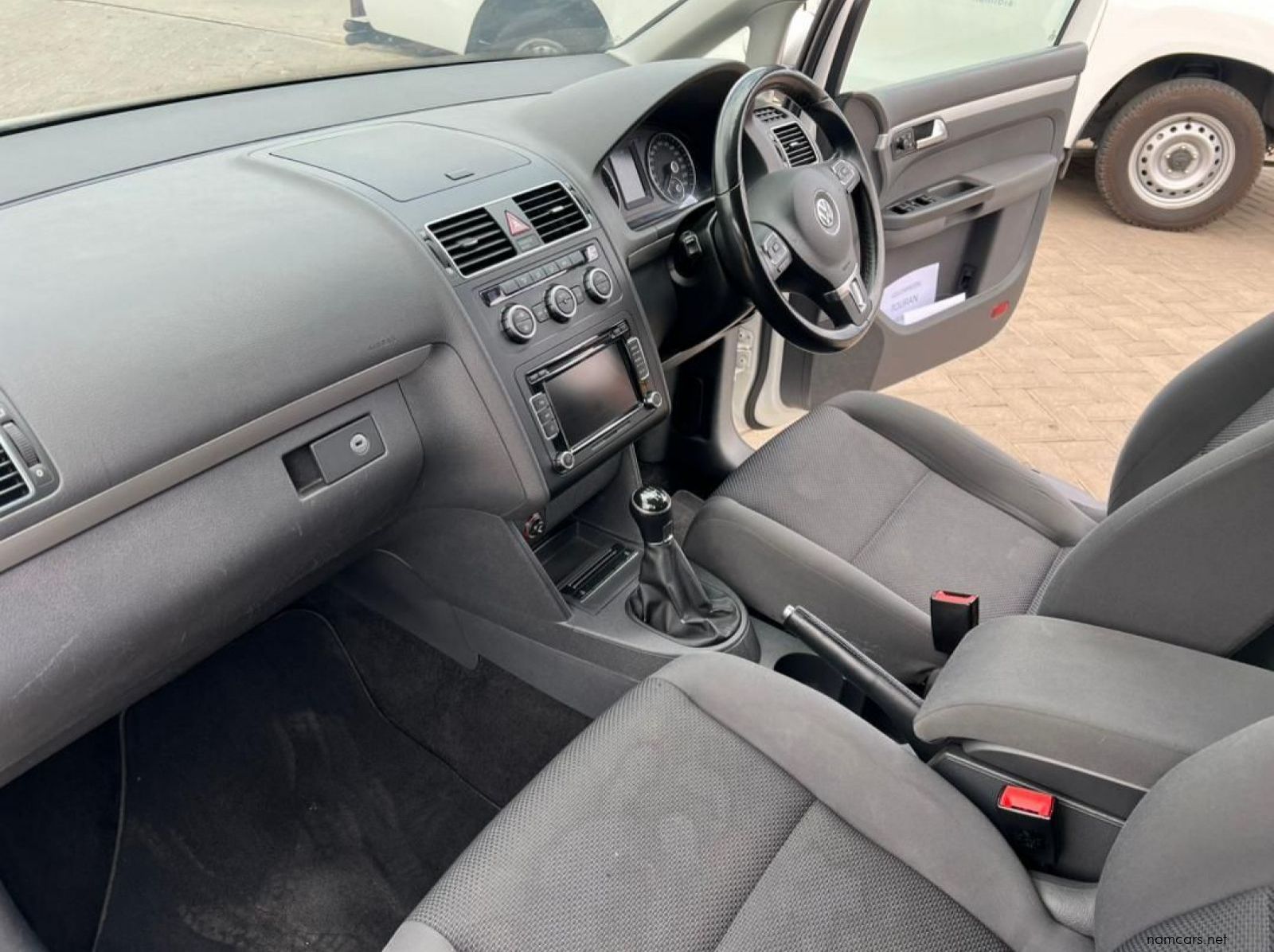 2013 Volkswagen Touran 2.0TDI Trendline pictures