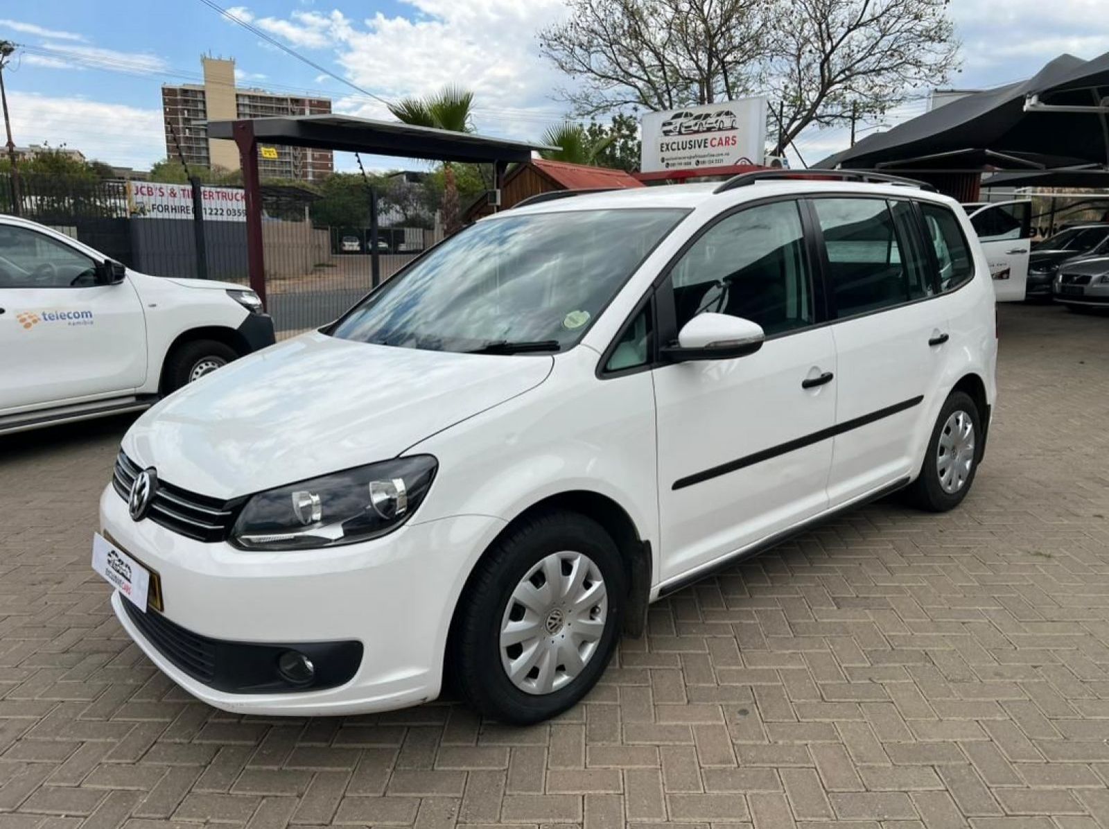 2013 Volkswagen Touran 2.0TDI Trendline pictures