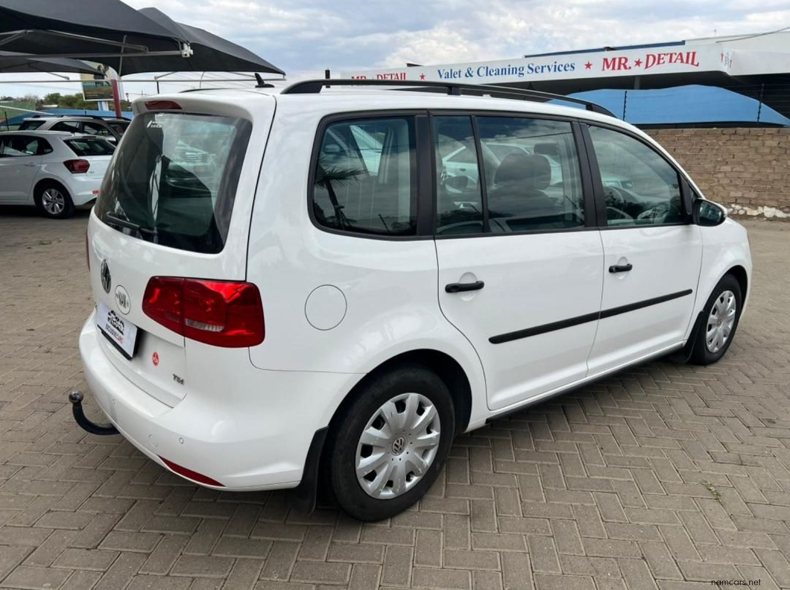 2013 Volkswagen Touran 2.0TDI Trendline pictures