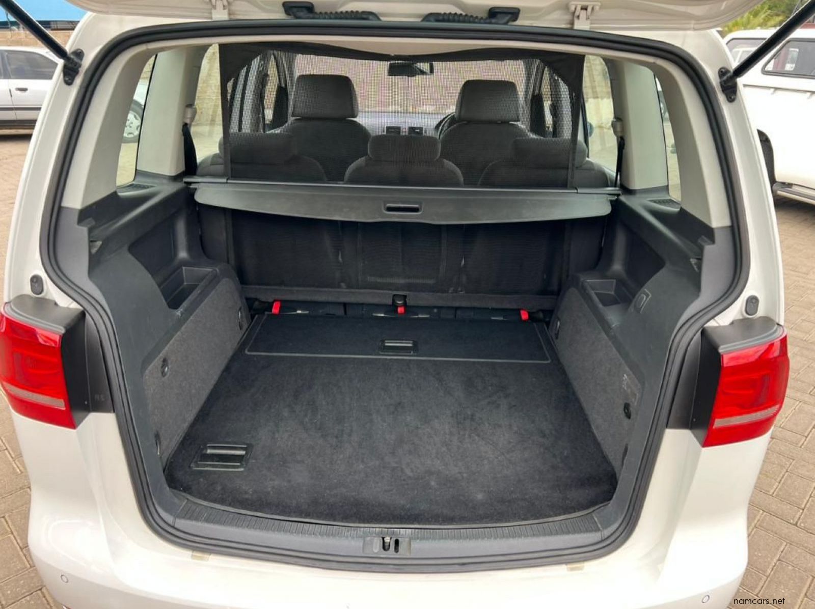 2013 Volkswagen Touran 2.0TDI Trendline pictures