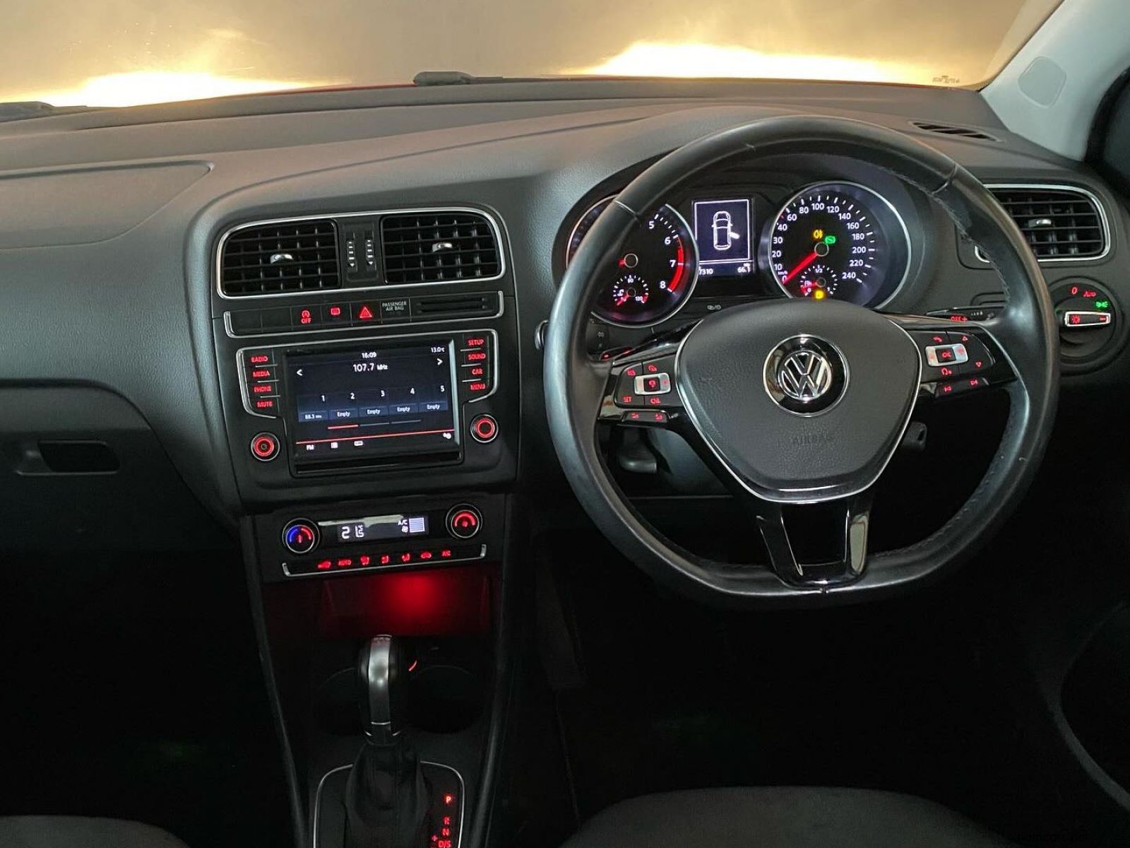 2015 Volkswagen Polo 1.2 TSI Bluemotion photo