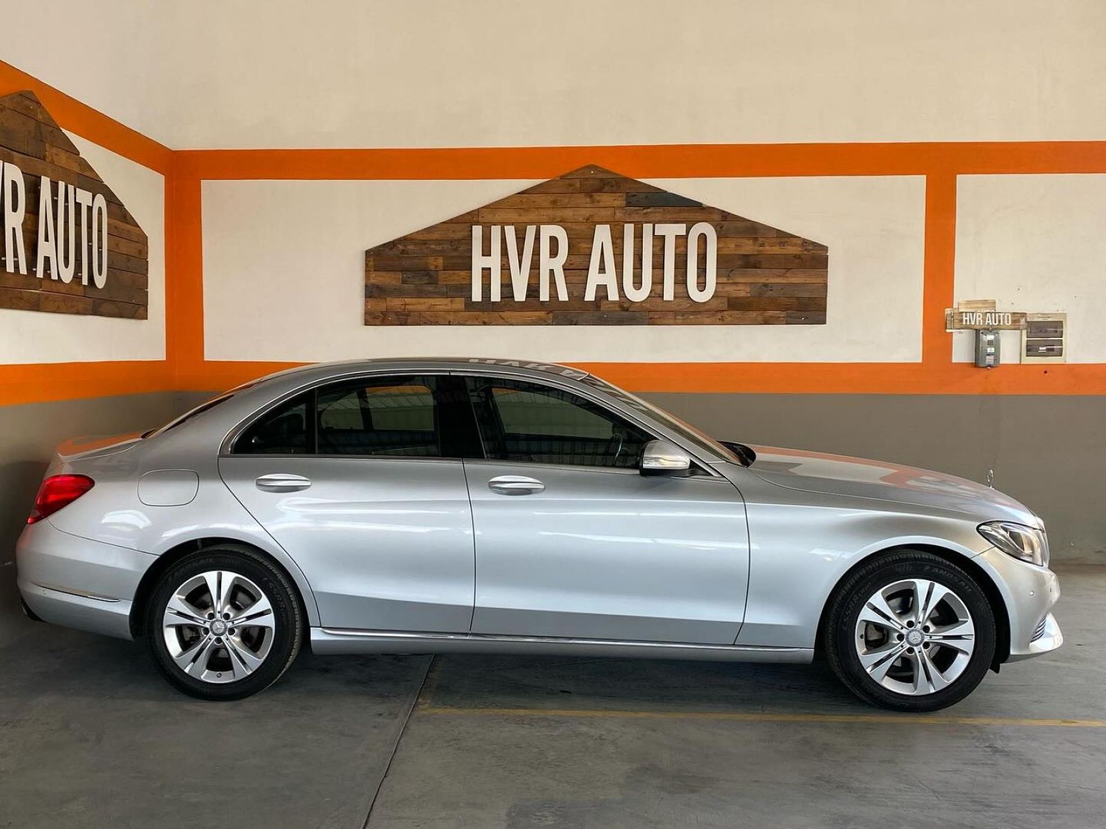 2015 Mercedes-Benz C180 Exclusive photo