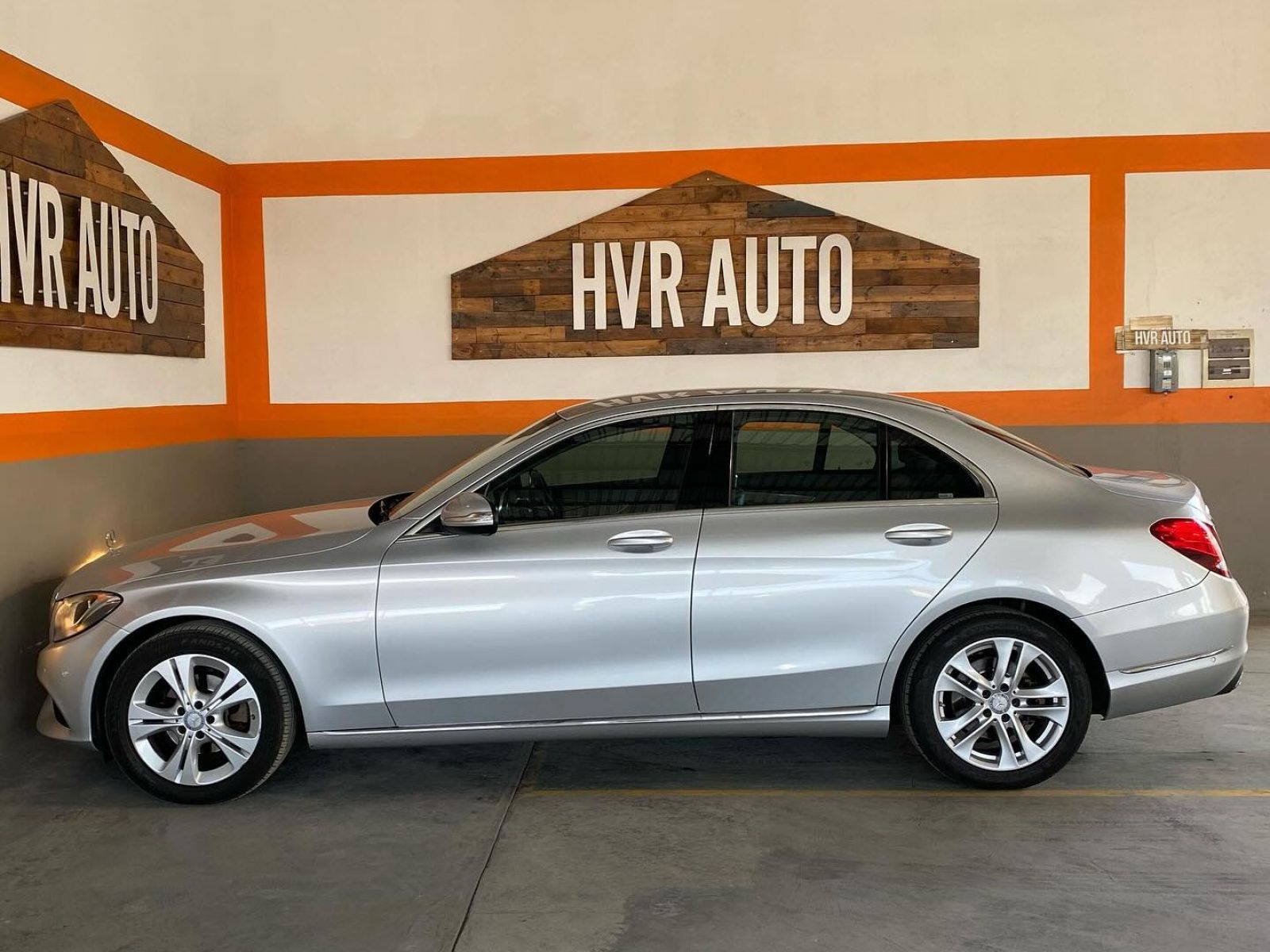 2015 Mercedes-Benz C180 Exclusive photo