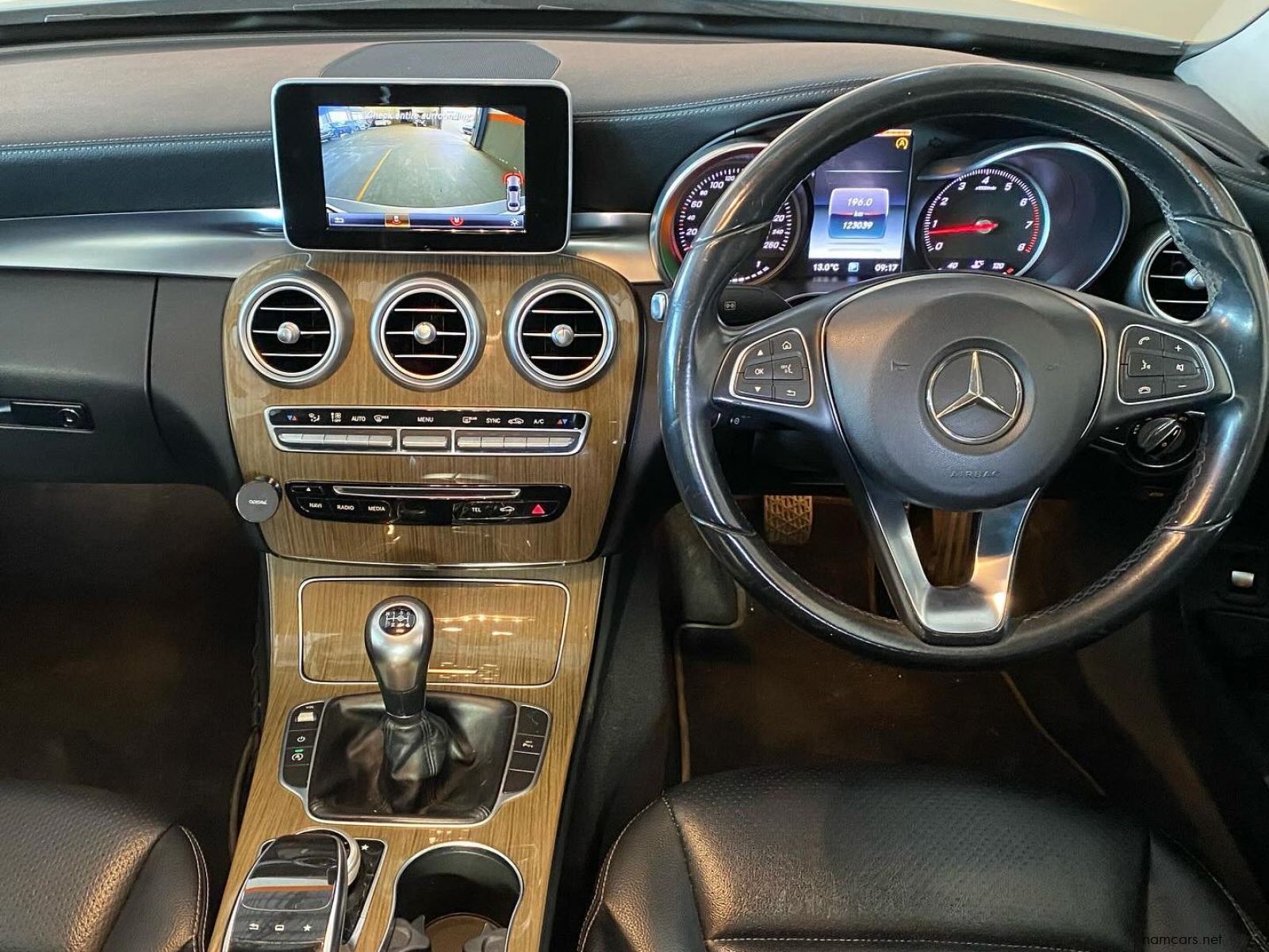 2015 Mercedes-Benz C180 Exclusive photo