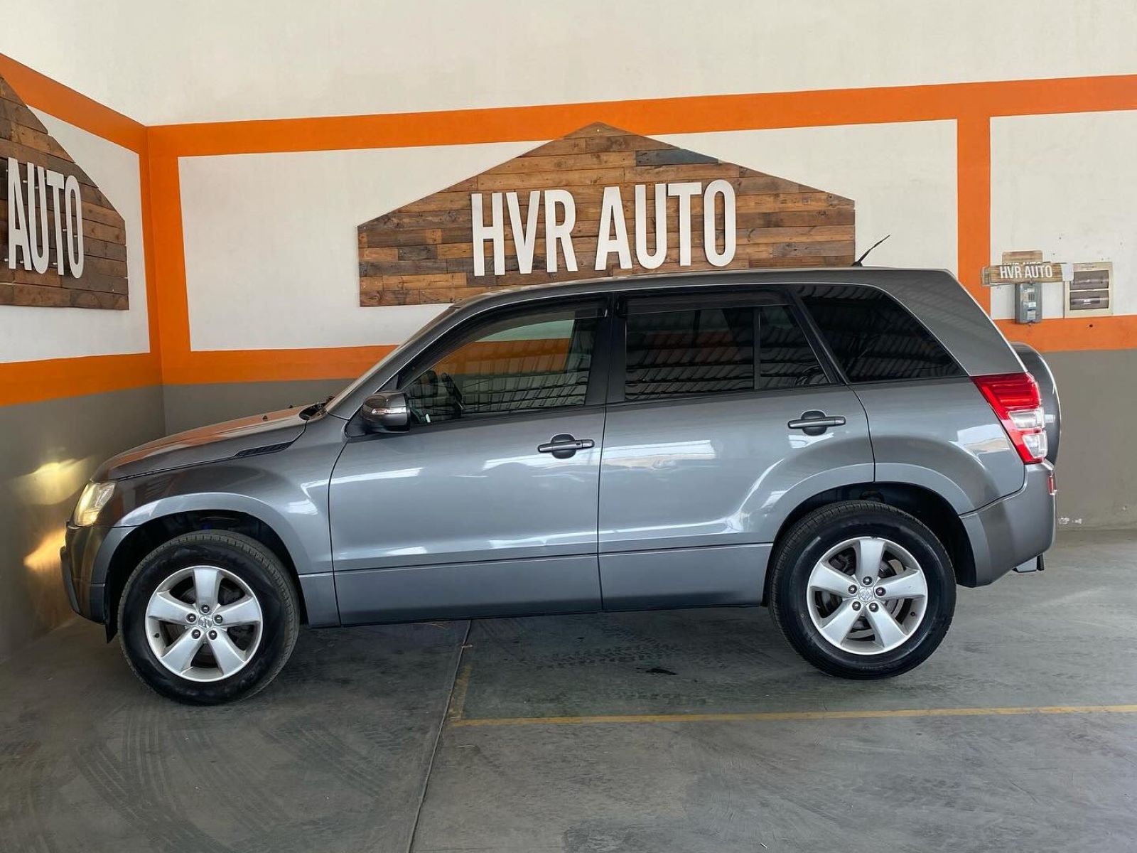 2010 Suzuki Escudo 2.4 4WD 5DR photo