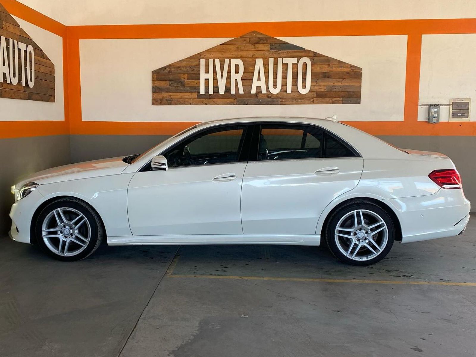 2016 Mercedes-Benz E 220D AMG photo