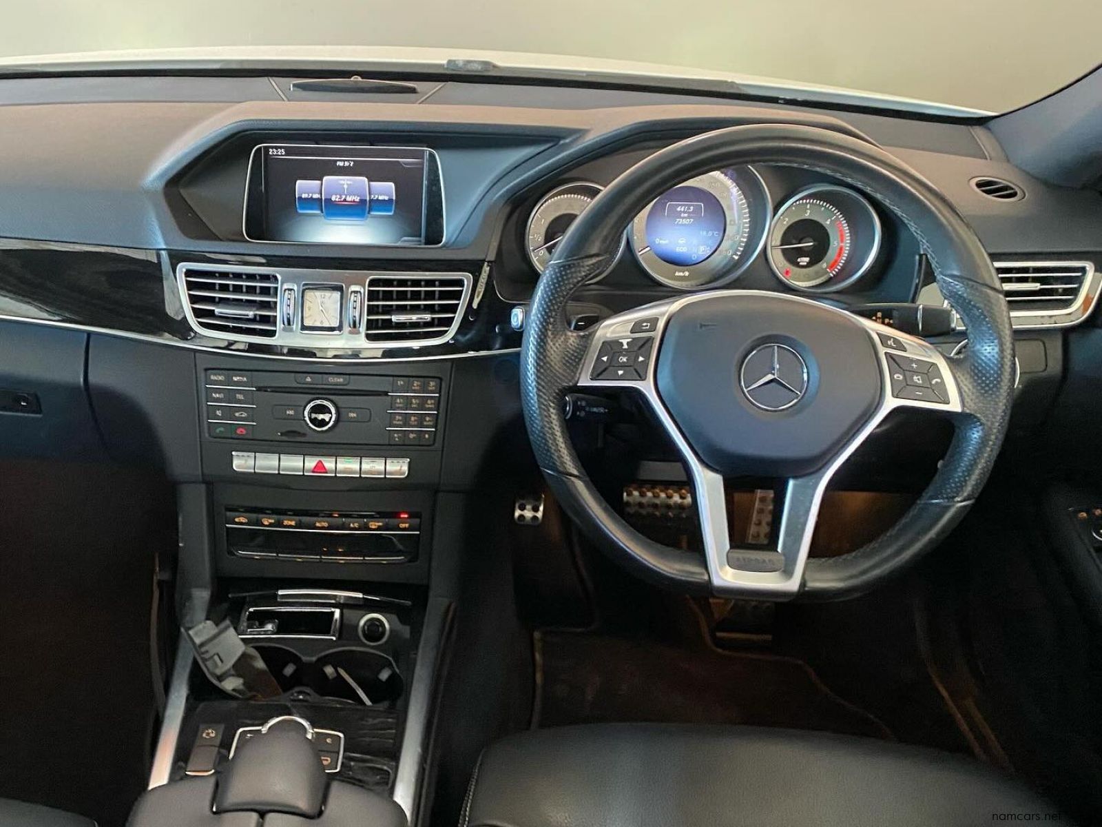 2016 Mercedes-Benz E 220D AMG photo