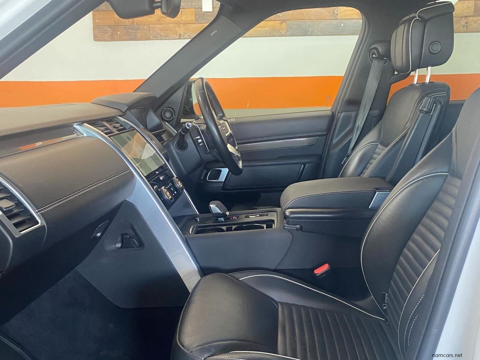 2021 Land Rover Discover 3.0L D300 photo