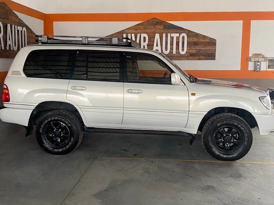 2002 Toyota Land Cruiser 100 V8 photo