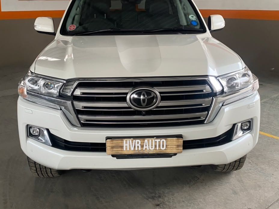 2017 Toyota land cruiser 200 V8 VX-R photo