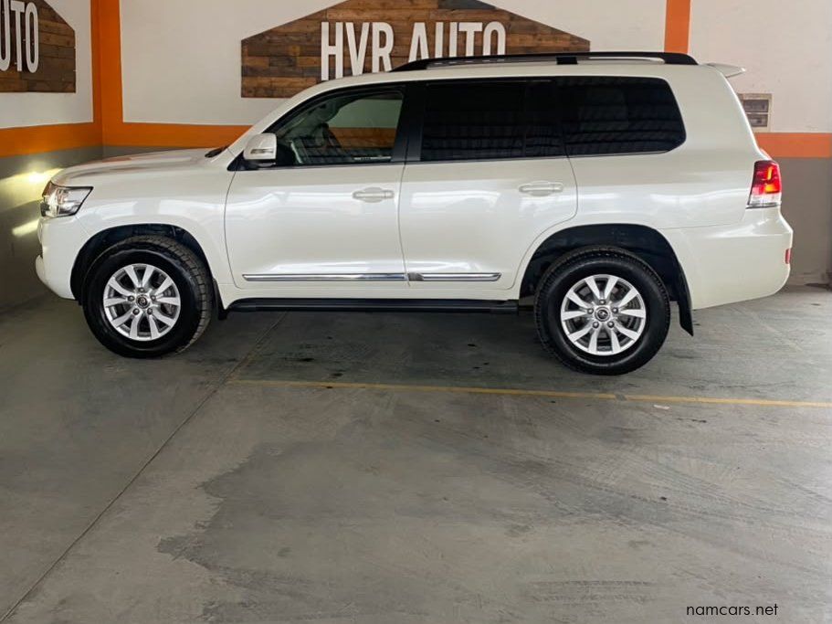 2017 Toyota land cruiser 200 V8 VX-R photo