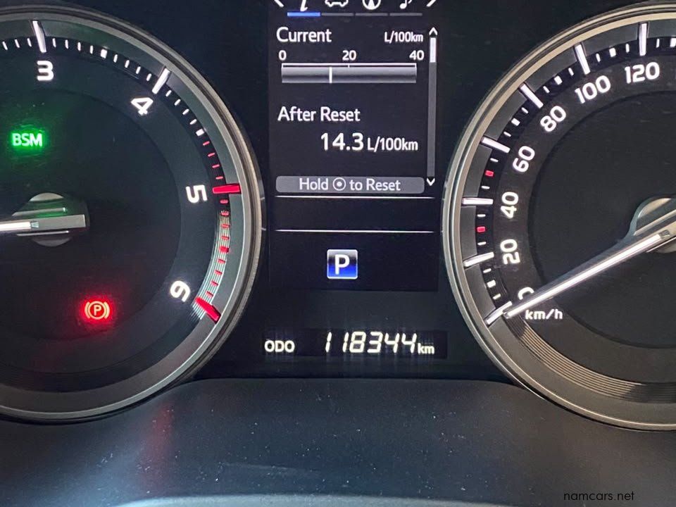2017 Toyota land cruiser 200 V8 VX-R photo