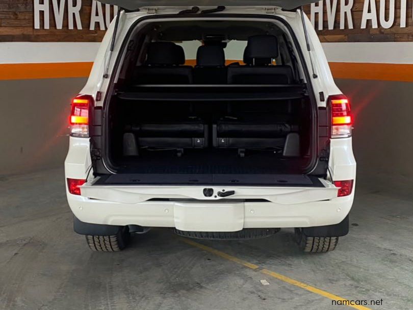 2017 Toyota land cruiser 200 V8 VX-R photo