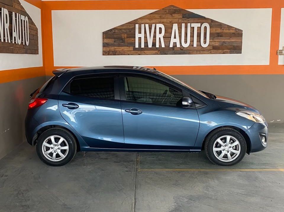 2014 Mazda Demio pictures