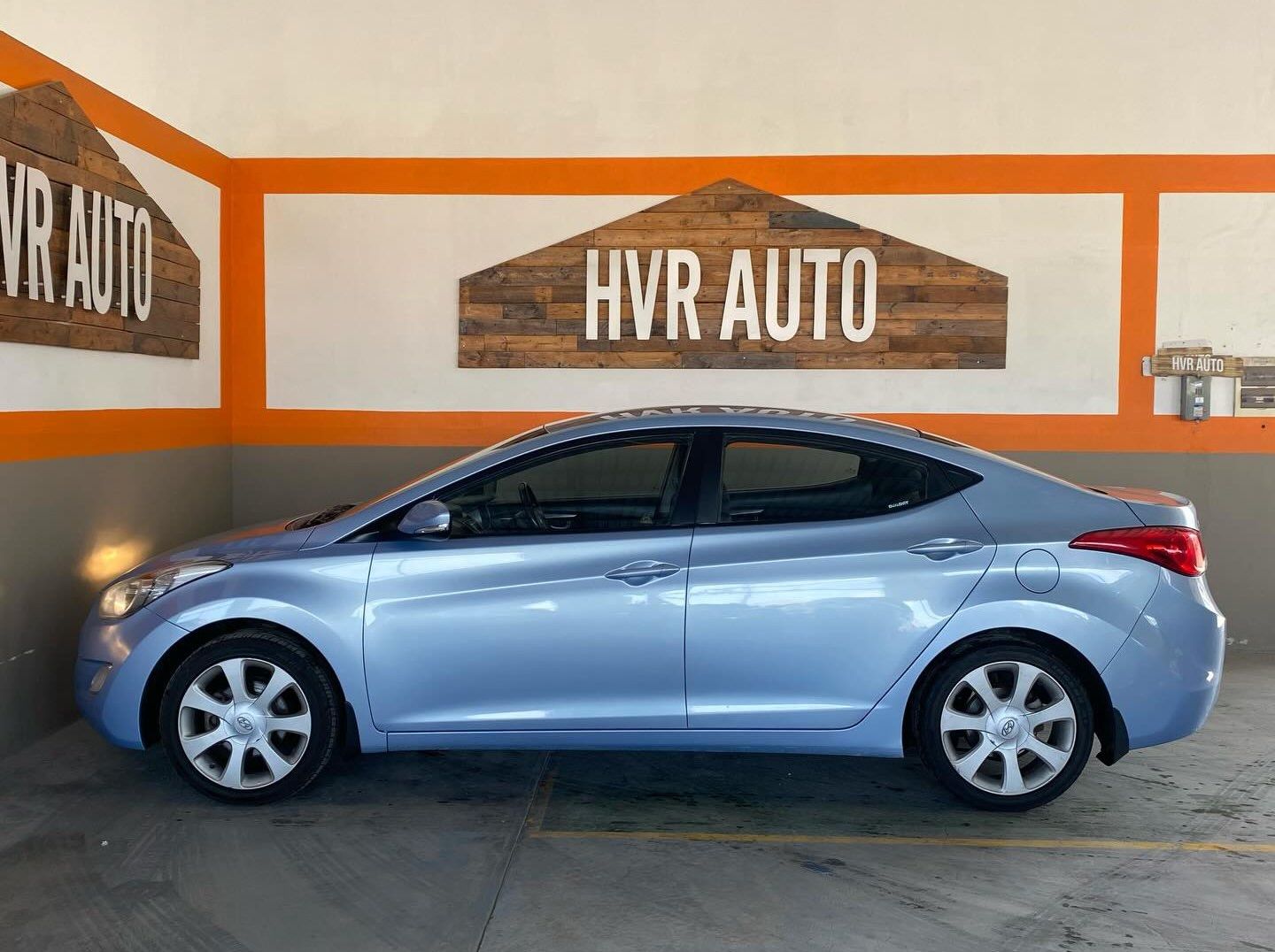 2013 Hyundai Elantra 1.8L GLS Executive pictures