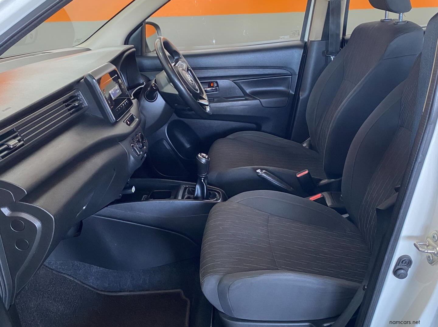 2022 Toyota Rumion 1.5L SX pictures