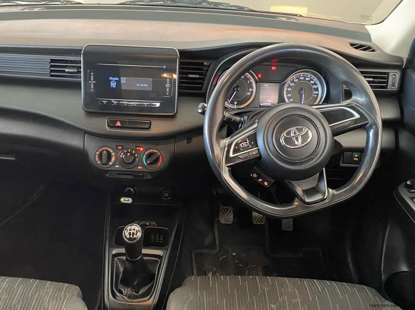 2022 Toyota Rumion 1.5L SX pictures