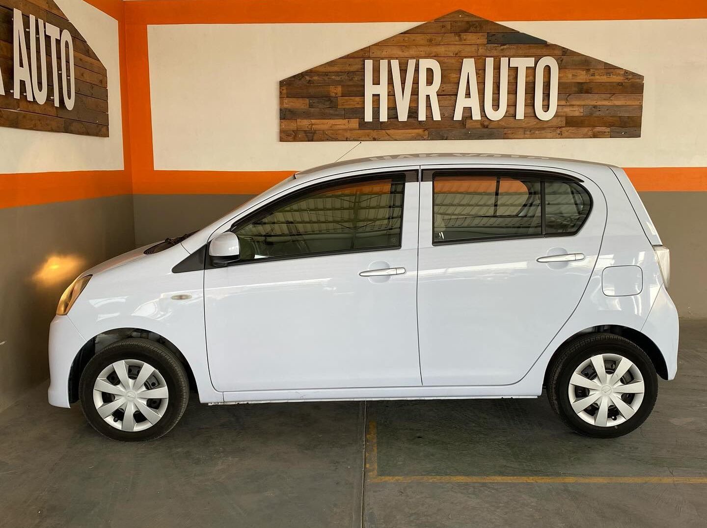 2013 Daihatsu Mira 660cc pictures