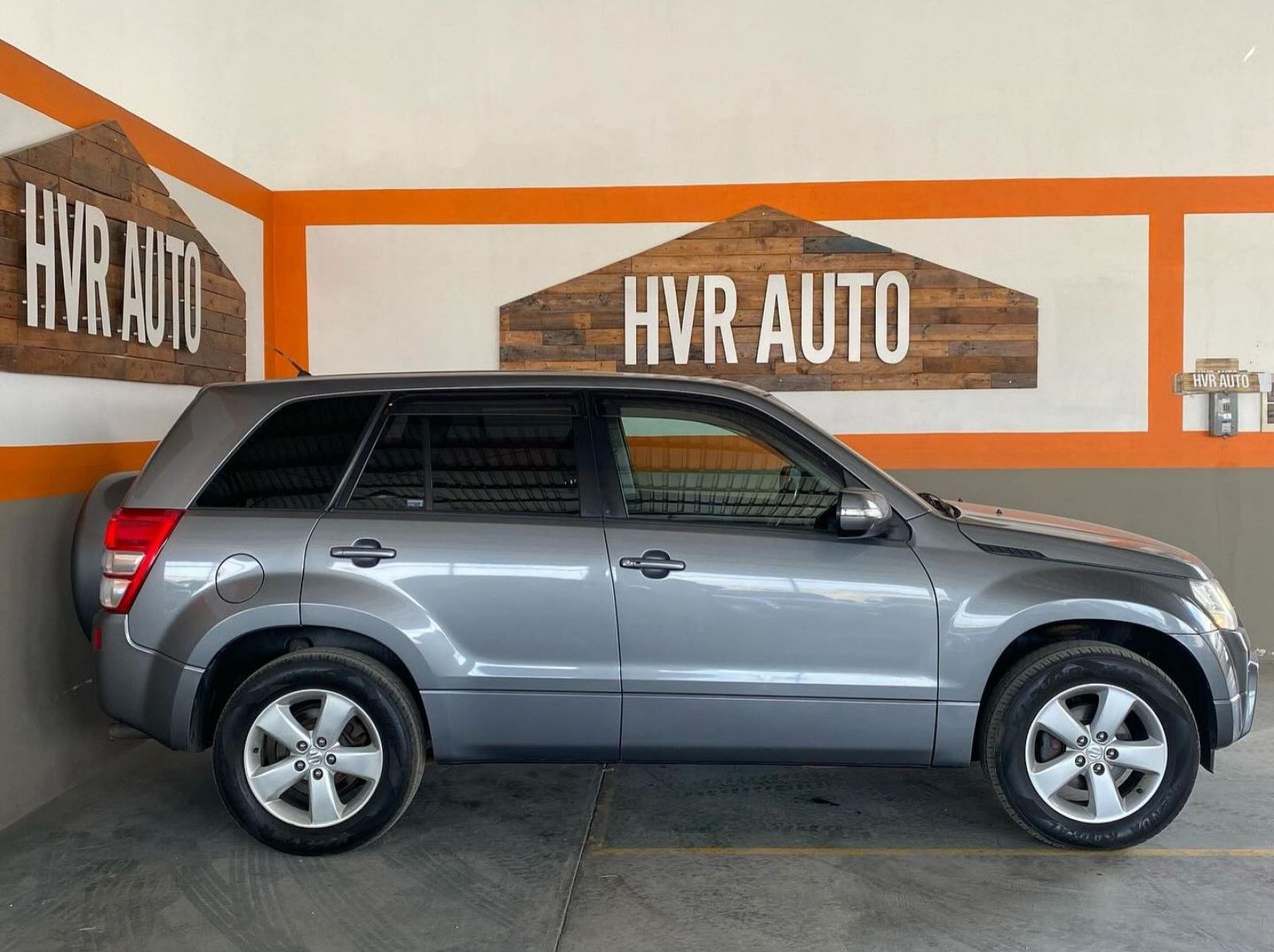 2010 Suzuki Escudo 2.4 4WD 5DR pictures