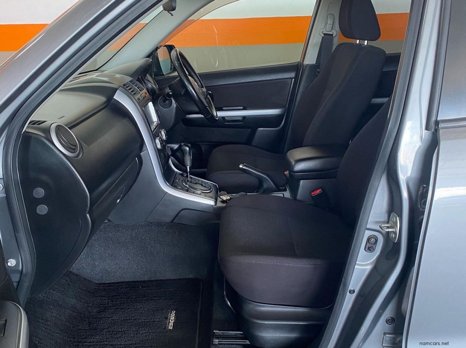 2010 Suzuki Escudo 2.4 4WD 5DR pictures