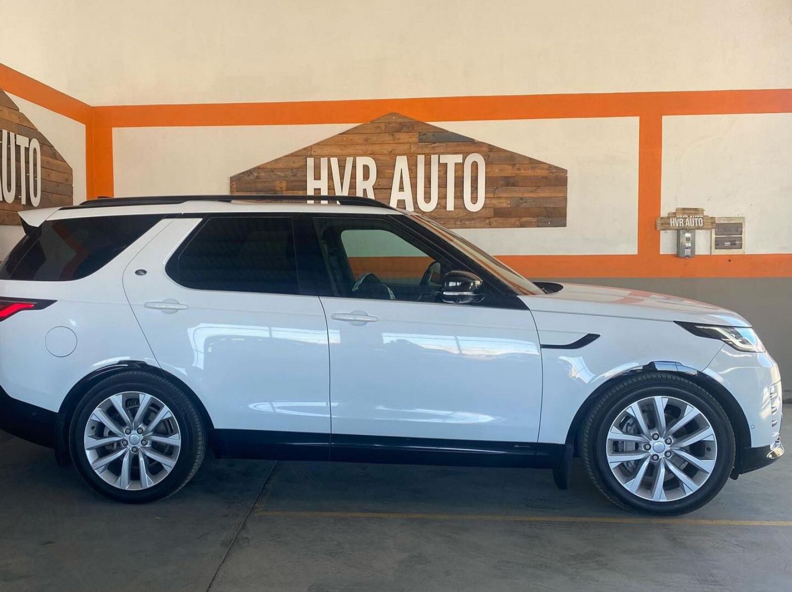 2021 Land Rover Discover 3.0L D300 pictures