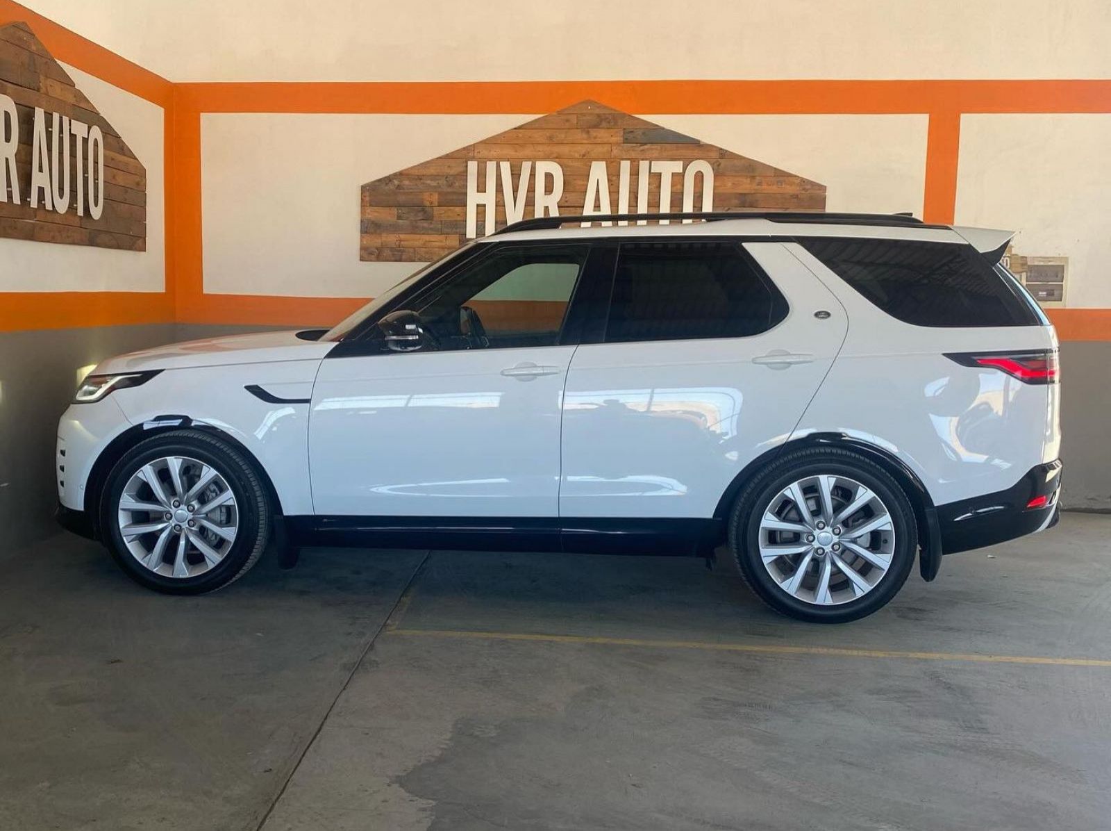 2021 Land Rover Discover 3.0L D300 pictures