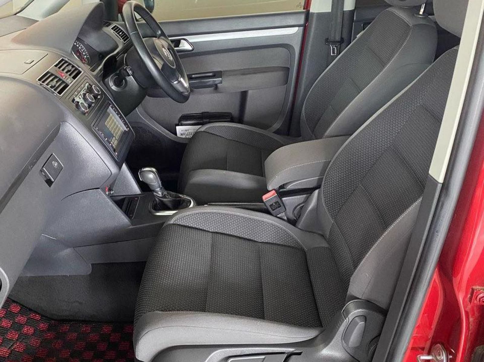 2012 Volkswagen Touran 1.4 TSI pictures