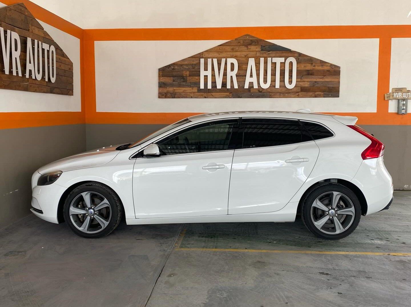 2014 Volvo V40 T4 1.6L pictures