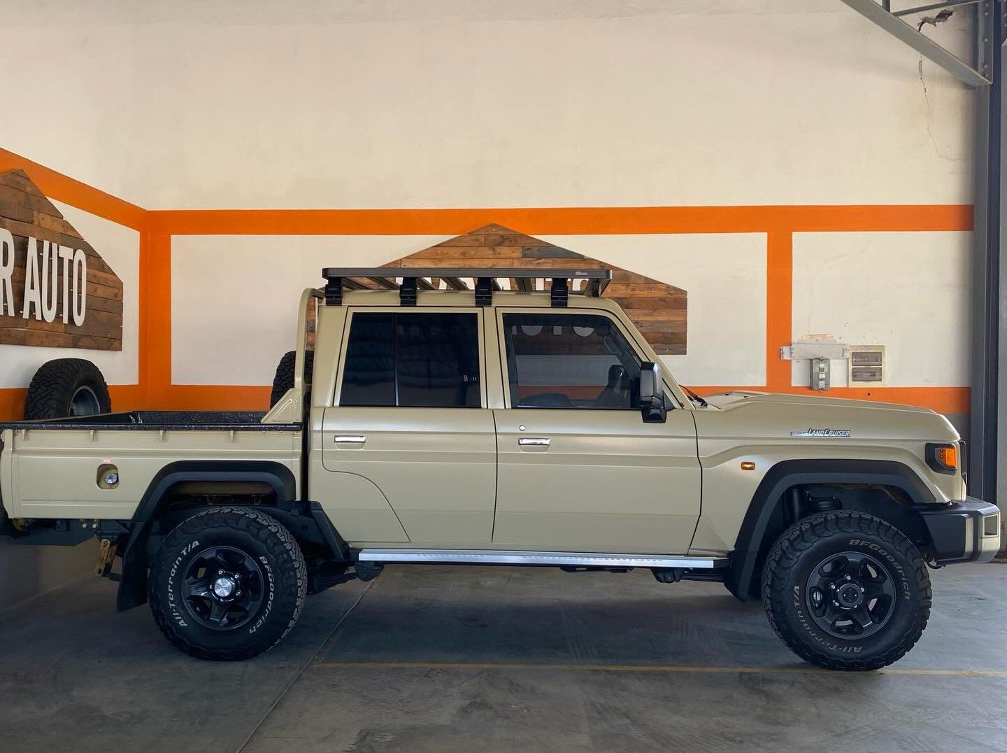 2025 Toyota Land Cruiser 79 2.8GD-6 4x4 pictures