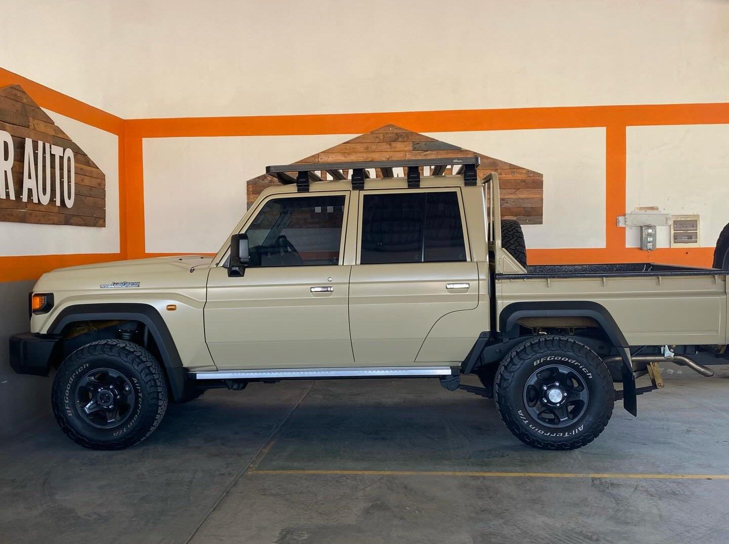 2025 Toyota Land Cruiser 79 2.8GD-6 4x4 pictures