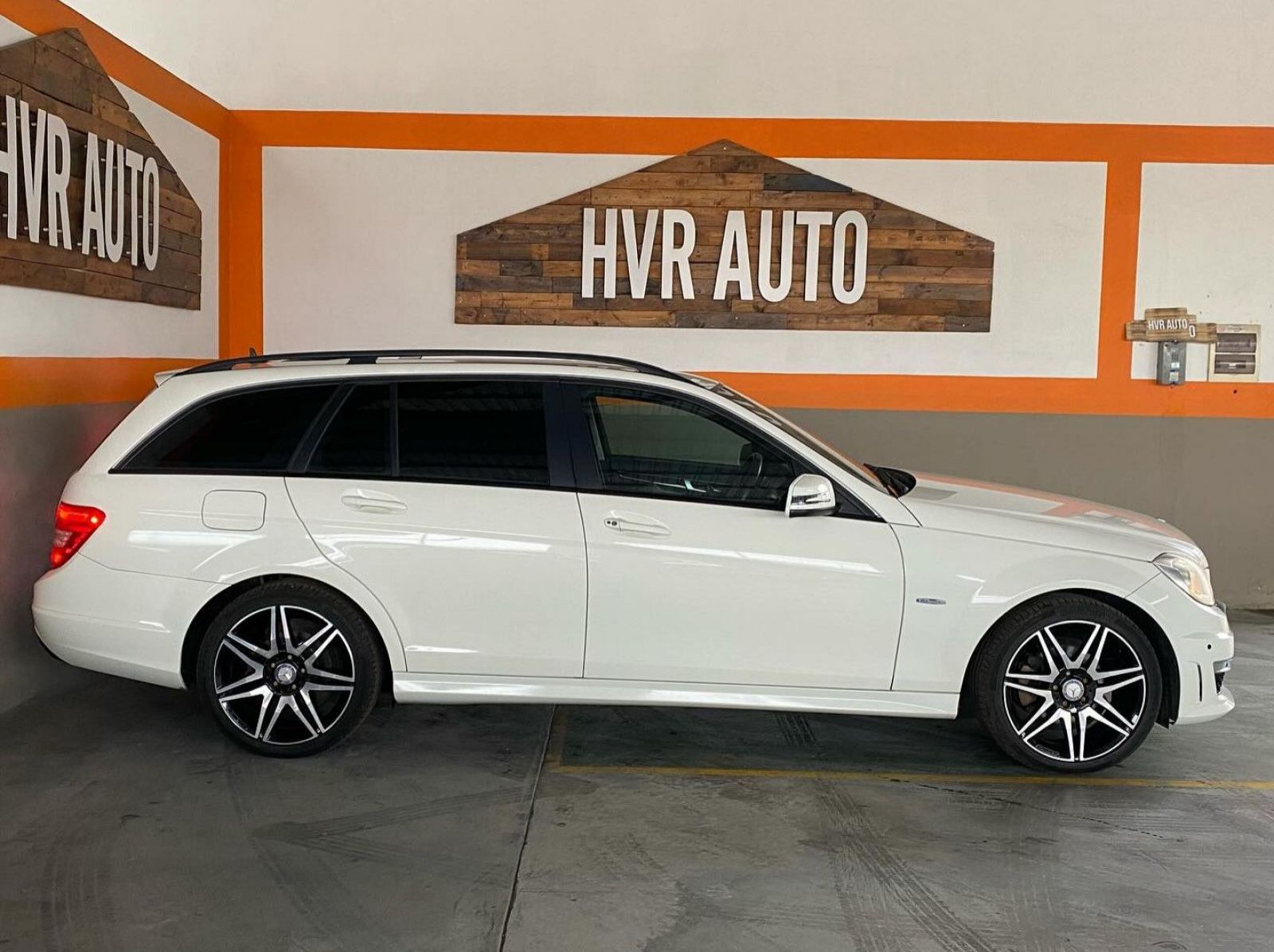 2012 Mercedes-Benz C180 pictures