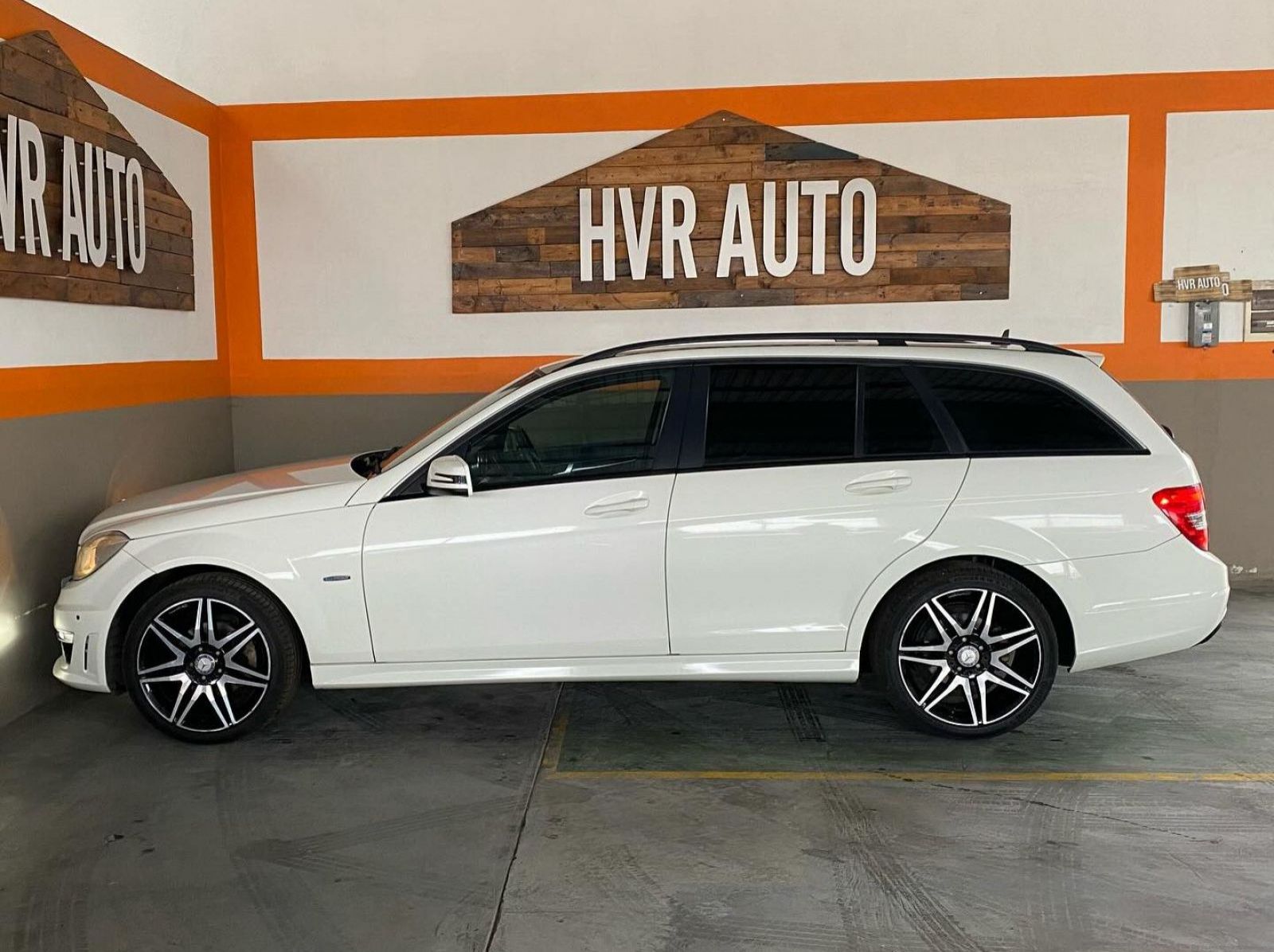 2012 Mercedes-Benz C180 pictures