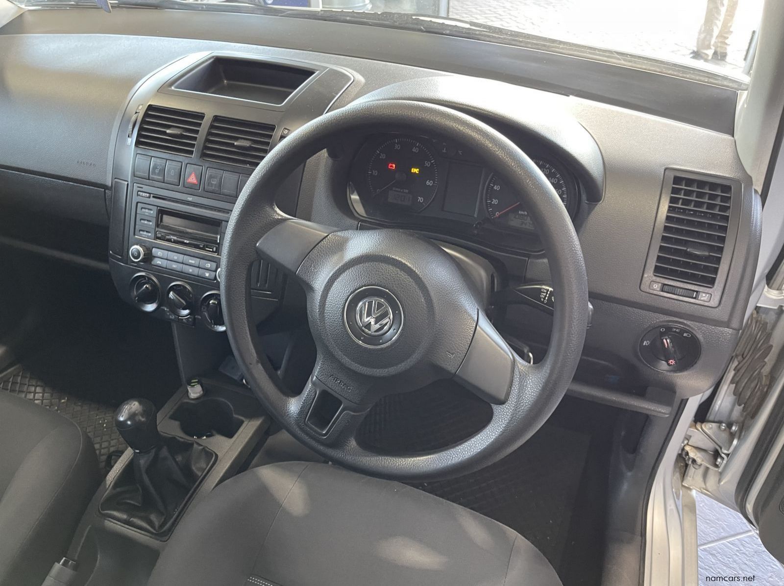 2017 Volkswagen Polo Vivo Gp 1.6 Comfortline 5Dr pictures