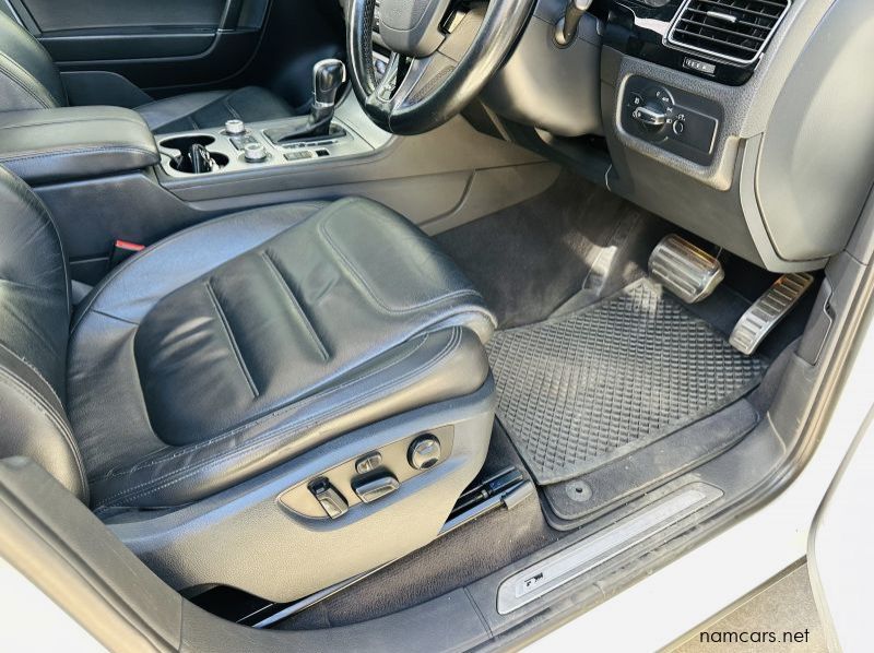 2015 Volkswagen Touareg pictures