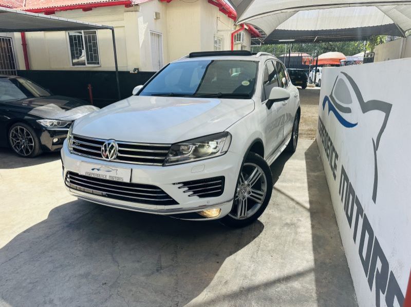 2015 Volkswagen Touareg pictures