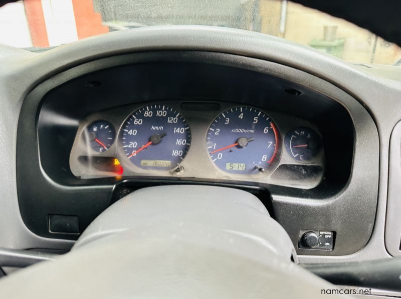 2010 Nissan NP300 pictures