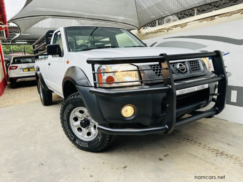 2010 Nissan NP300 pictures