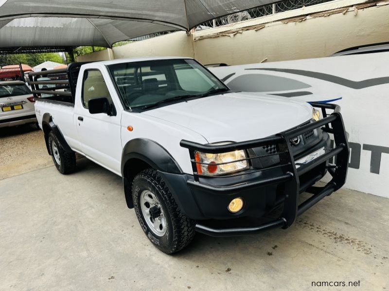 2010 Nissan NP300 pictures