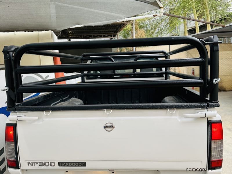 2010 Nissan NP300 pictures