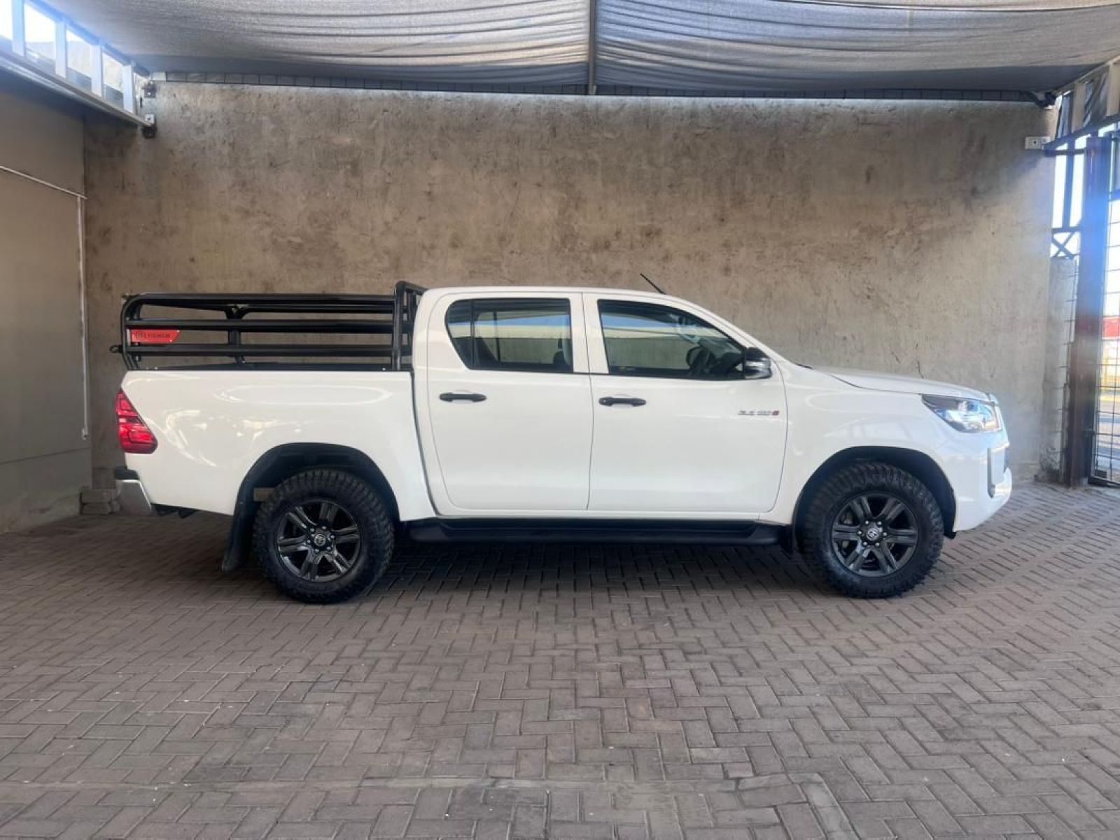 2023 Toyota Hilux DC 2.4 4x4 Raider A/t photo