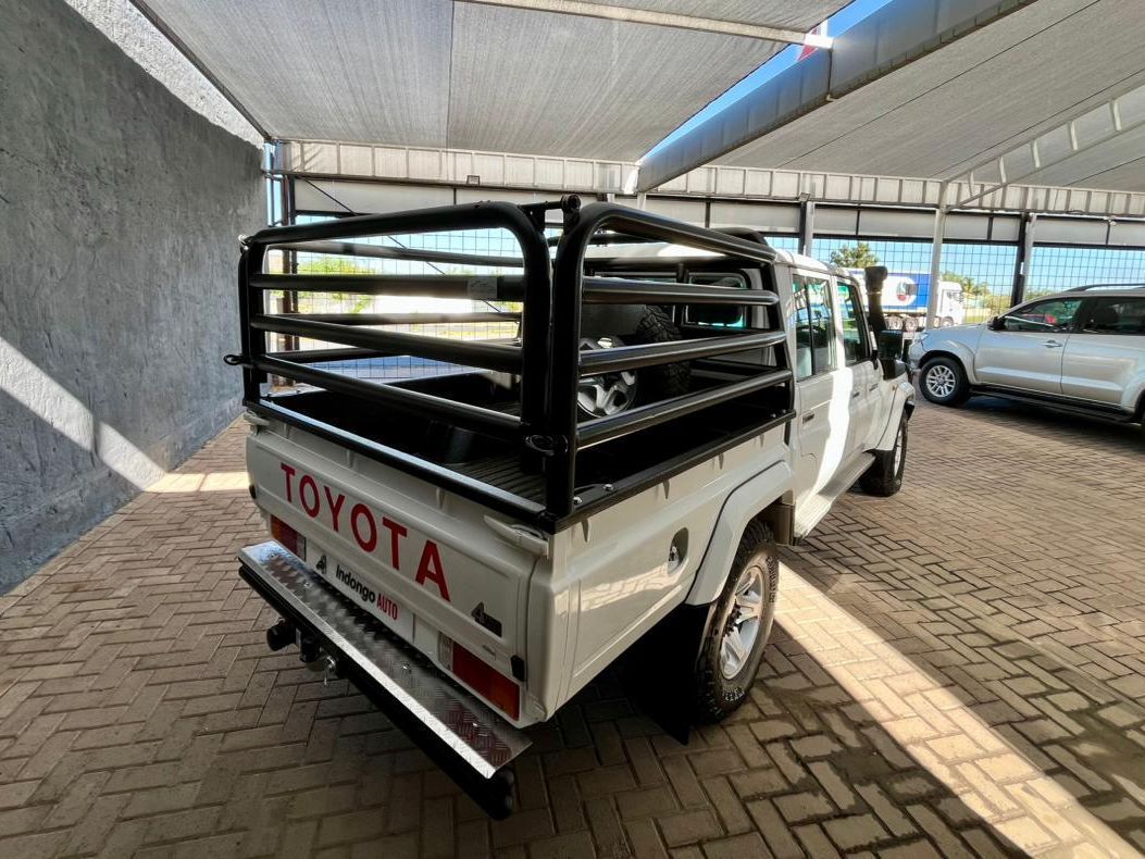 2022 Toyota Land Cruiser 4.2 DC photo