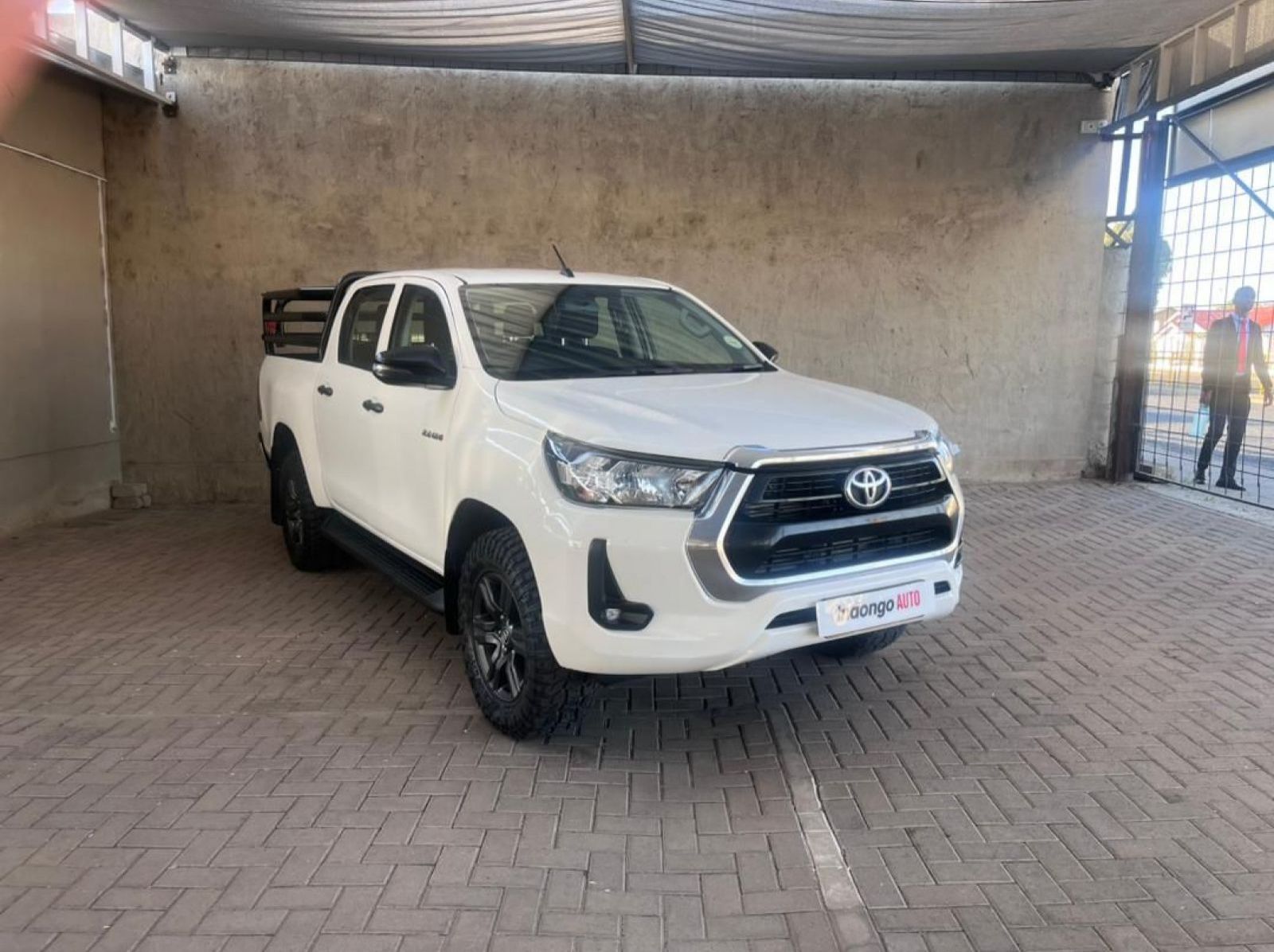 Used Toyota Hilux DC 2.4 4x4 Raider A/t  for sale in Windhoek, Namibia