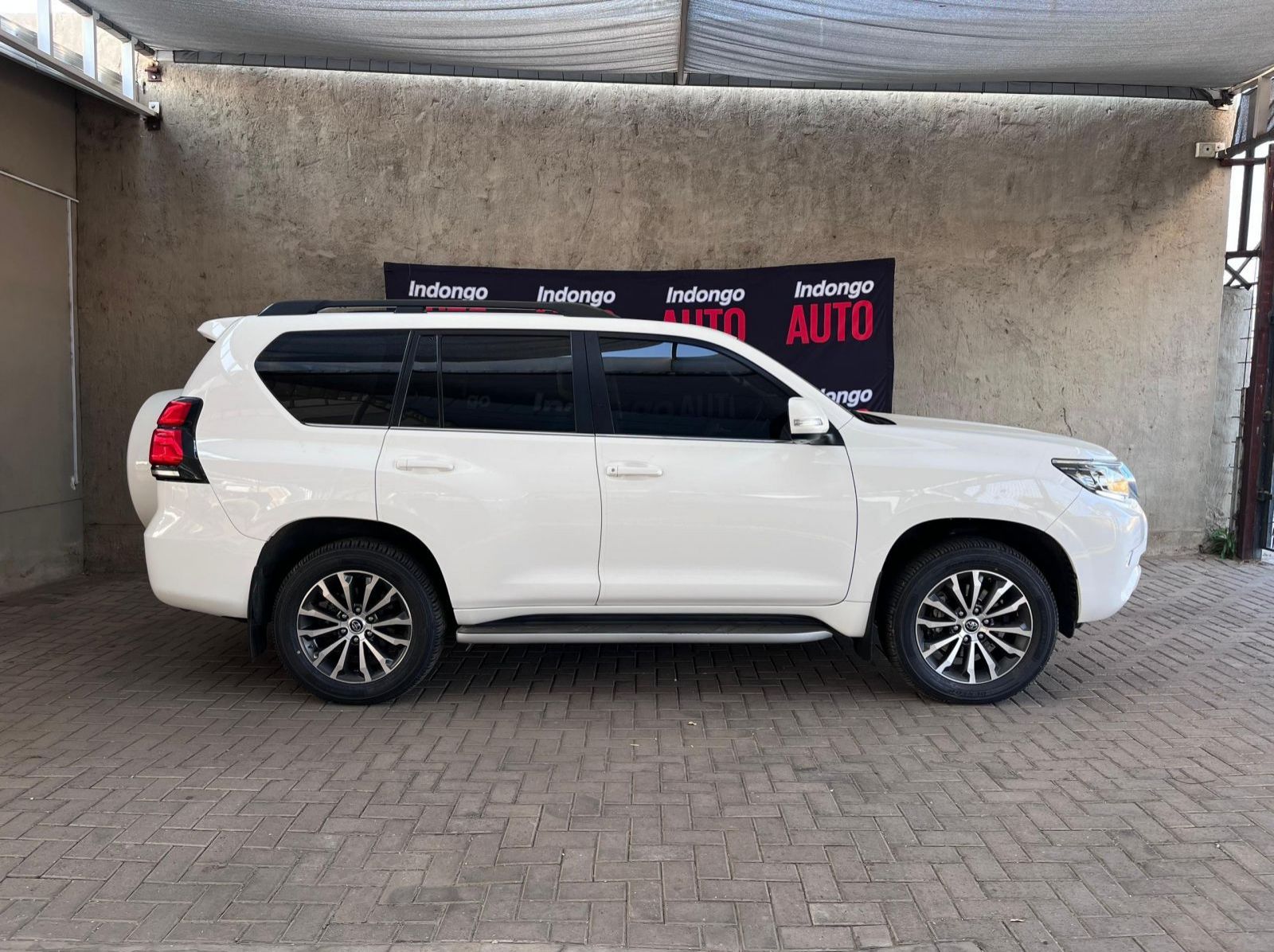 2022 Toyota Prado 2.8D VX-L pictures