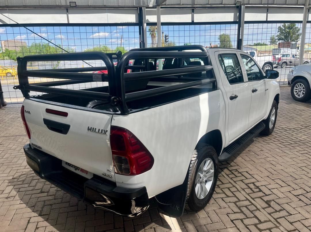 2020 Toyota Hilux 2.4 DC SRX 4x4 pictures