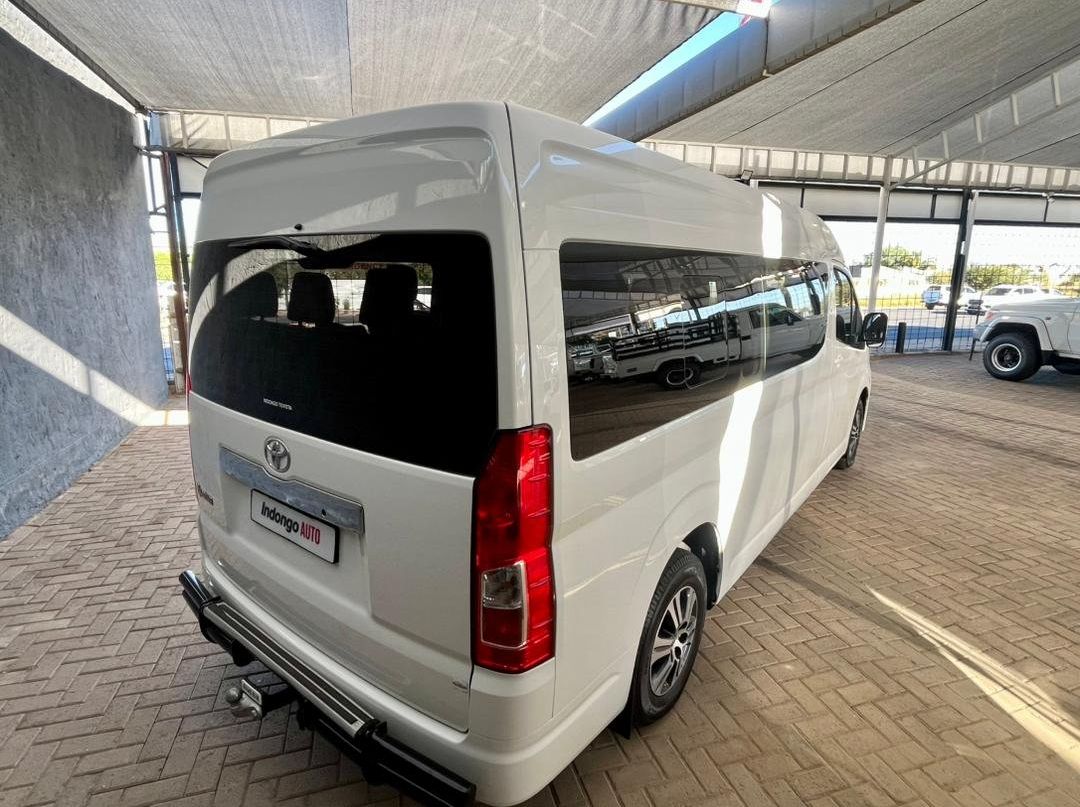 2023 Toyota Quantum 2.8 Gl Slwb 14 Seat pictures