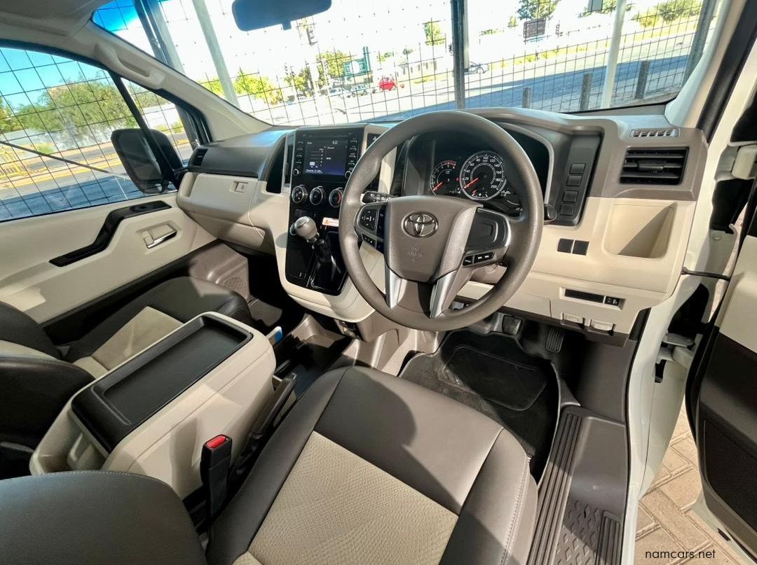 2023 Toyota Quantum 2.8 Gl Slwb 14 Seat pictures