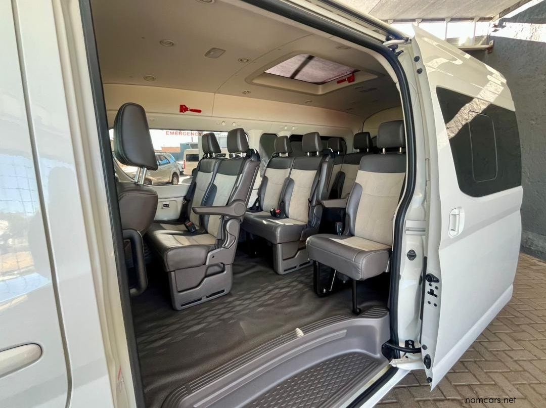2023 Toyota Quantum 2.8 Gl Slwb 14 Seat pictures
