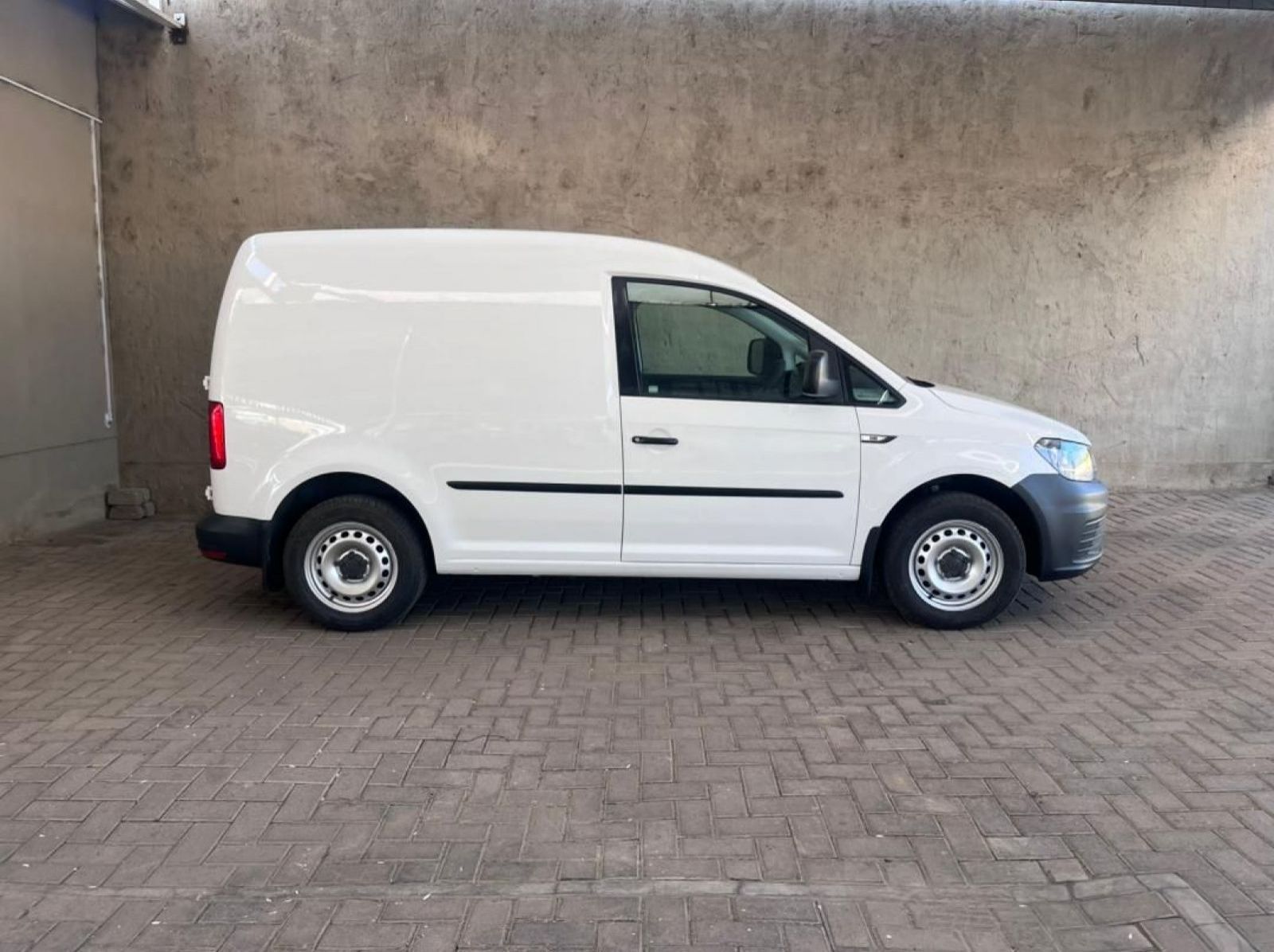2019 Volkswagen Caddy4 1.6i Panel Van pictures